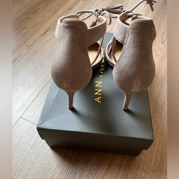 Ann Taylor Women’s Shoes  Carson Suede Leather Tassel Paver Grey Sz 7.5 - Picture 4 of 5